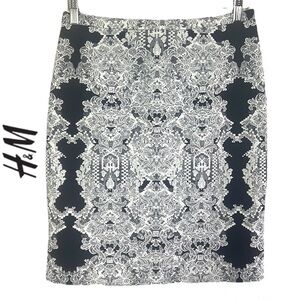 H&M Black And White Patterned Pencil Knee Length Skirt Size 10
